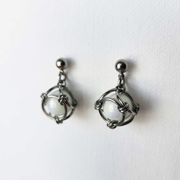 Vintage Victorian classic big white pearl and silver earrings - Picture 1 of 7